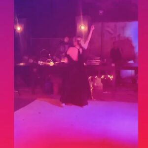 Leticia Brédice Instagram - #LAUNO 
#cuandoestemprano
#altafiesta

@launoeltrece 

@polkaprod
@somosjecan
@ginmerle
 (Meme, juan)
@agustinacherriok
TODES
MUY  HERMOSA FIESTA 

Les amo fuerte
Gracias 
Gracias Gracias
