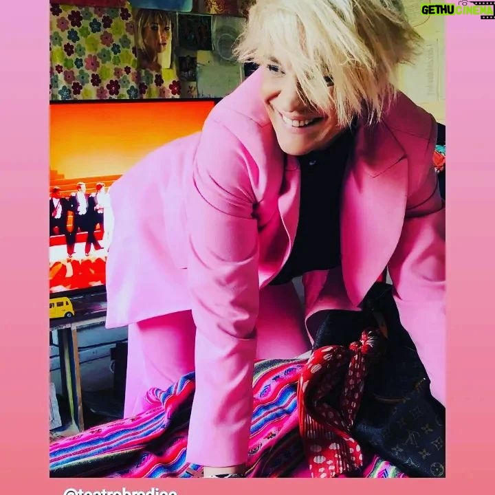 Leticia Brédice - 1.2K Likes - Amor
@cynthiamartos
@lauraabal
@petitjotao
@rita.corteseok
@allector.normanbriski
Amor
Veneración
Gracias
Si, gracias
Gracias