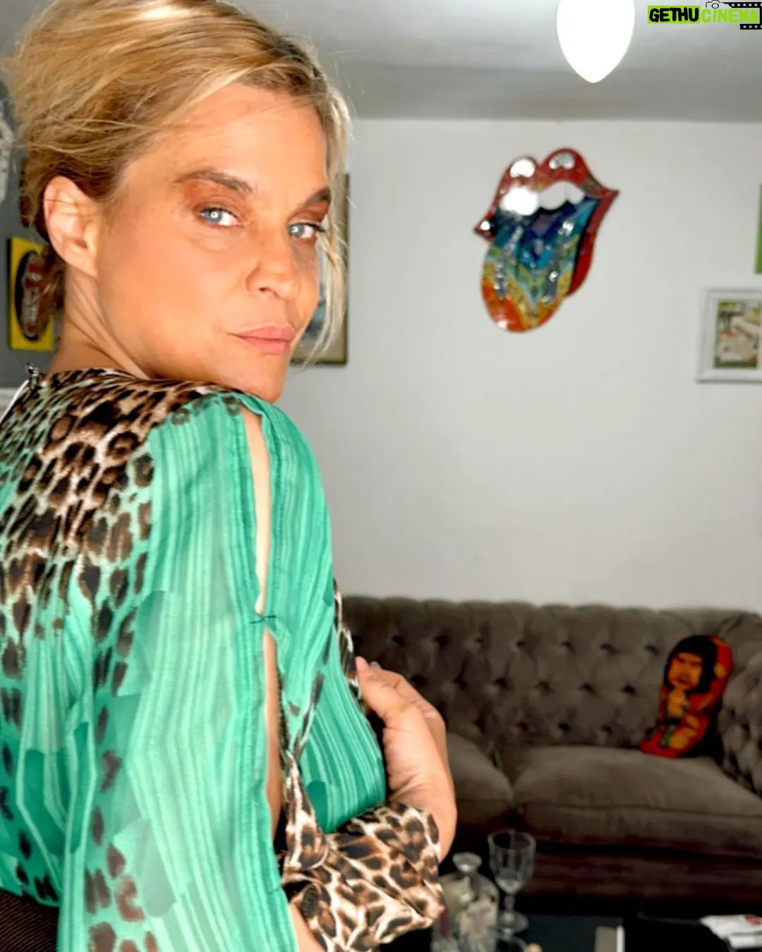 Leticia Brédice - 3.5K Likes - Navidad!!
Feliz
Gracias Gracias Gracias