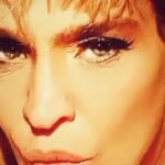 Leticia Brédice Instagram - Amor Mordisquito ¿A mi me la vas a contar? Enrique Santos Discepolo. @tv_publica Gracias Gracias Gracias