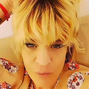 Leticia Brédice Instagram - Amor 
@launoeltrece 
Gracias