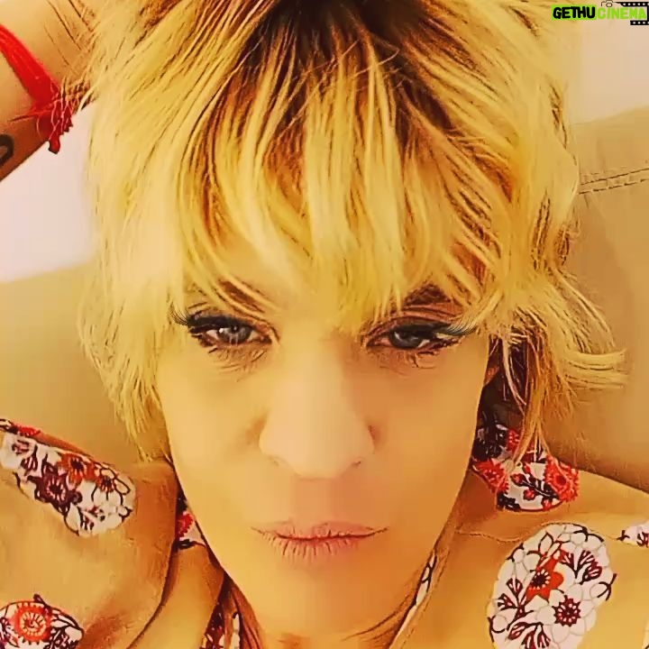 Leticia Brédice - 1.5K Likes - Amor
@launoeltrece
Gracias