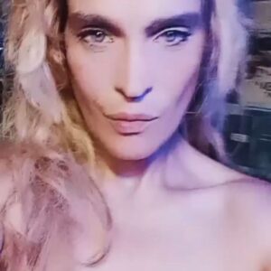 Leticia Brédice Instagram - Hoy 
Empieza
Todo

Siempre lo
Maravilloso 
Paz
Amor
Abrázame
Te amo 

Gracias a dios 
Corazón 
Gracias 
Es la oración.