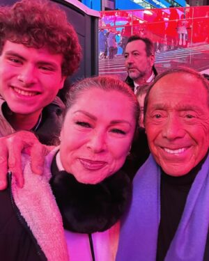 Leticia Calderón Instagram - 🎉Que final e inicio de año!!!! Lo más valioso con mis hijos 🥰