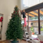 Leticia Calderón Instagram - Aquí casual, poniendo mi árbol 🌲 de más de 3 mts