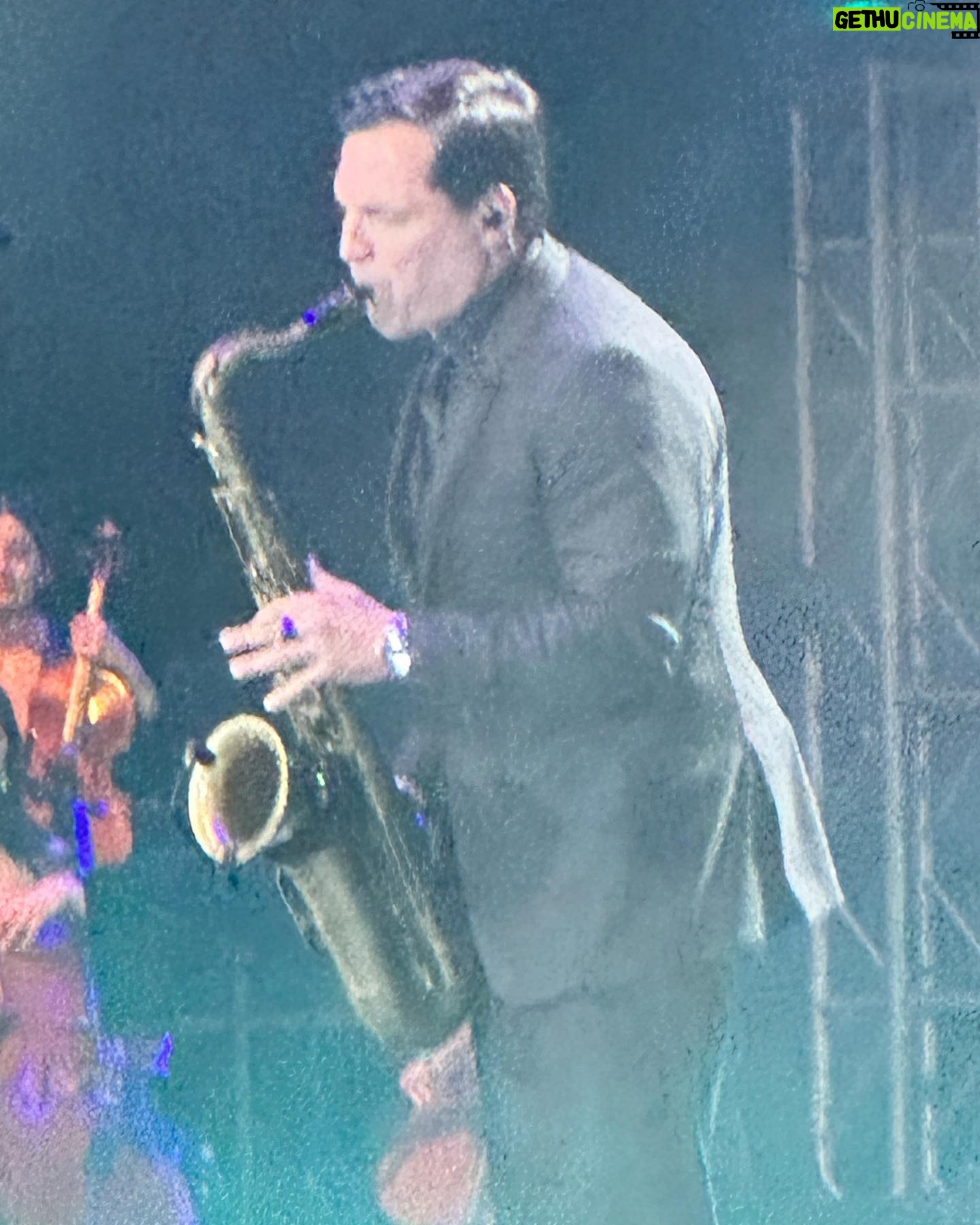 Leticia Calderón Instagram - @danielboaventura !Que voz!, Que agradable!, Que show! Primer artista que veo que llama a todos sus músicos y coristas a dar las gracias con él. A eso le llamo grandeza. Gracias Marcelo, Perla y José Luis @rioromamx