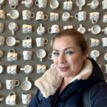 Leticia Calderón Instagram - Esperamos más de 2 horas para entrar en este starbucks de 5 pisos en Tokio donde a demás de vender snacks, tés, deliciosos postres y por supuesto una gran variedad de cafés te enseñan el proceso del café. Realmente fantástico.