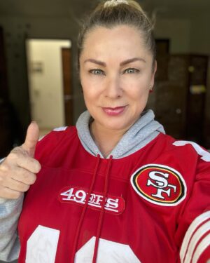 Leticia Calderón Instagram - Aunque sé que va a ganar Kansas 🏈👏🏼 le soy fiel a mis 49’s
