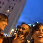Leticia Dolera Instagram - Ayer fue un día intenso en Madrid donde tuve tiempo para todo: presentación de Pubertat por la mañana, reescritura del capítulo 5, mini siesta, parada en evento de @loewe, presentación por la noche de la temporada del año que viene de @hbomaxes , charleta en la plaza con @antonio_abeledo y @fionavq y metida en la cama viendo un capítulo de HACKS a las once 😎✌🏼 Ah! Y sí, crucé el centro de Madrid en zapatillas de hotel. Ahora ya de vuelta hacia Barcelona para seguir con la pre-producción del que es, por ahora, el proyecto más complejo que he hecho jamás. 💪🏼 A por ello.