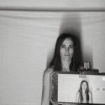 Leticia Dolera Instagram - ESTRENAMOS LA MARCELA EN MADRID EL 26 de ABRIL EN EL TEATRO de @scervantina Es la primera vez que dirijo teatro (dirigí una vez Microteatro) y lo hago muy bien acompañada. El monólogo está protagonizado por @celiafreijeiro con un texto de María Folguera a partir del capítulo XIV de Don Quijote de la Mancha de Miguel de Cervantes. El Diseño del espacio escénico es de @pablochavesmaza El Diseño de iluminación de @lolabarrosoiluminacion Ayudante de iluminación: @elenaalejandrernauer El Diseño de vestuario es de @marta_murillo_arias Diseño de sonido: @pabl0.music  Directora de producción: @milena___suarez  Ayudante de producción: @paula_pinaa Coordinación @scervantina: @anacarreraslopez, @jaime.dallcante La Edición de visuales es de Ana Caro  @acm_xvi El Diseño gráfico y de este precioso cartel es de @jesusbosqued.art Una producción de @scervantina con el apoyo de @culturagob y @fundlacaixa NOS VEMOS EN EL TEATROOOOOOO 🔥🔥🔥