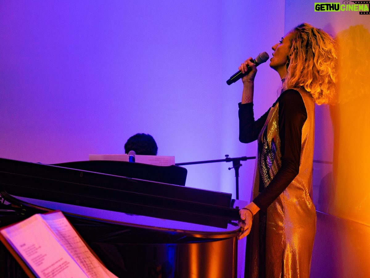 Letrux Instagram - obrigadíssima a todo mundo que foi ontem ver o Alfabeto Sonoro no @cpfsesc. que noite bonita. esse show muito me emociona e dia 30 de maio estaremos na Bahia, em Salvador, na @casarosasalvador ❤️ garanta seu ingresso e até lá. gracias mil @danielaalvares pela produção e @katja_taeubert por essas fotos ⚡️