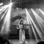 Letrux Instagram - obrigadíssima, @xxjvc por fotos e vídeos (e um texto no seu instagram pra lá de bonito) tão exuberantes de um show que ainda me faltam palavras pra explicar: @estacaodasartes.ce, fortaleza, ceará, sexta da paixão de 2024, que show foi aquele, minhanossa! ainda ecoando forte por aqui. ✨🖤 gracias mil equipe e banda por esse feito tão maravilhoso: produção e agenciamento @musictourbr @carlostaran @iuricar produção @riadrrr diretor de palco e produção técnica @bronuabreu roadie @carinareno_etrusca som PA @sugarkaneaudio e monitor Caio Alarcon luz @oleopardo telão @pedrogcolombo merci @marinabitu por esse vestido lindo 💛 minha banda: @arthurbraganti nos teclados @jessicazarpey na percussão @navalha_carrera na guitarra @tchebello no baixo e @flaviabelchior_ substituindo maravilhosamente bem nosso @lolebatera que tá se recuperando de um sustinho. bom domingo⚡️
