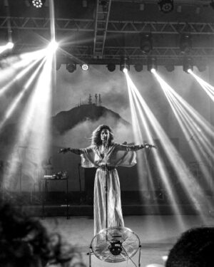 Letrux Instagram - obrigadíssima, @xxjvc por fotos e vídeos (e um texto no seu instagram pra lá de bonito) tão exuberantes de um show que ainda me faltam palavras pra explicar: @estacaodasartes.ce, fortaleza, ceará, sexta da paixão de 2024, que show foi aquele, minhanossa! ainda ecoando forte por aqui. ✨🖤

gracias mil equipe e banda por esse feito tão maravilhoso:

produção e agenciamento @musictourbr @carlostaran @iuricar 
produção @riadrrr 
diretor de palco e produção técnica @bronuabreu 
roadie @carinareno_etrusca som PA @sugarkaneaudio e monitor Caio Alarcon luz @oleopardo telão @pedrogcolombo 

merci @marinabitu por esse vestido lindo 💛

minha banda: @arthurbraganti nos teclados @jessicazarpey na percussão @navalha_carrera na guitarra @tchebello no baixo e @flaviabelchior_ substituindo maravilhosamente bem nosso @lolebatera que tá se recuperando de um sustinho.

bom domingo⚡️