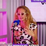 Letrux Instagram - Trechinho da entrevista que dei pra querida @afabianepereira na @novabrasilfm. Entrevista disponível no Youtube e também no Spotify. Esse papo rendeu. Ano que vem faz 20 anos do primeiro show que fiz na vida com minha primeira banda Letícios. Lancei um disco com composições autorais. Era novinha e cheia de questões. Não amo esse álbum hoje em dia a ponto de colocar nas plataformas mas pra época foi muito importante aquilo. Depois lancei 3 discos como Letuce e agora 3 como Letrux. Ou seja: 7 discos autorais numa época sem gravadora é muito louvável. (As pessoas confundem que gravar dentro do quarto é mais barato. Mesmo podendo não ser um estúdio profissional, existem mil pessoas envolvidas na gravação de uma música e todas são pagas) 7 é número cármico e essa jornada foi uma birutice, me arrependo de muitas coisas (desconfio de gente que diz “não me arrependo de nada” 👀), me alegro de tantas outras, trato a música bem e assim sou tratada por ela. A música me deu chão, teto, comida, amores, amizades. Sou devota. Brinco e falo sério. De Bach a É o Tchan, ouço belezas aqui e acolá. Cavo, pesquiso, me abro, me fecho, sou uma pessoa constrangedoramente emocionada por ela. Cadelinha da música, eu sou. Me guia.