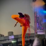 Letrux Instagram - alô centro-oeste! amanhã tocamos no @goianianoisefestival e domingo duas sessões em brasília na @infinubsb (ainda rola pouquíssimos ingressos pra 2ª sessão). vem que vai ser astral ♥️🔥 fotos #candésalles no @coalafestival do ano passado ⚡️