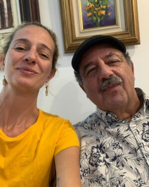 Letrux Instagram - feliz aniversário para o melhor pai do universo, o meu ✨
por ter 1.96m, por onde passa meu pai é uma figura marcante. mas para além do tamanho físico, meu pai tem um tamanho de alegria, amor, caridade e axé que é maior que a vida. não à toa o nome é luiz, que vem de luz, que você tem de sobra. sorte minha e da minha família. feliz dia, pai! 
cervejinha, charutinho, queijinho, musiquinha, aquele pacote das coisas boas da vida que você ama! viva! ❤️❤️❤️❤️❤️