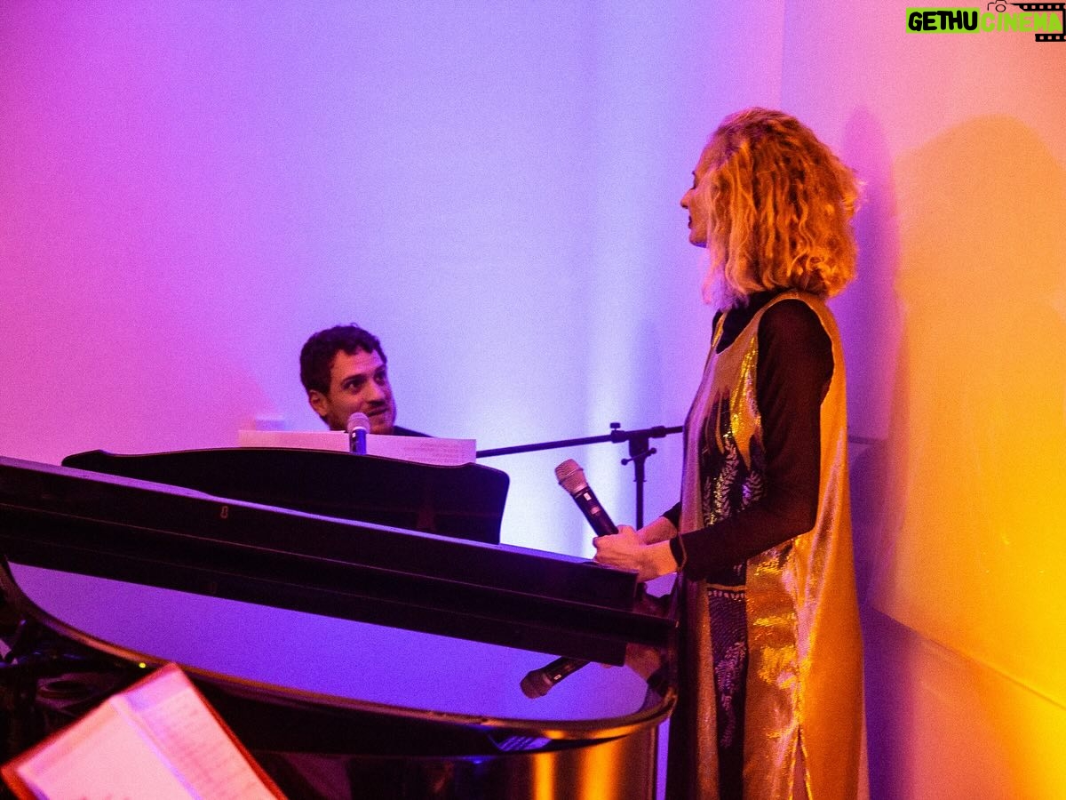 Letrux Instagram - obrigadíssima a todo mundo que foi ontem ver o Alfabeto Sonoro no @cpfsesc. que noite bonita. esse show muito me emociona e dia 30 de maio estaremos na Bahia, em Salvador, na @casarosasalvador ❤️ garanta seu ingresso e até lá. gracias mil @danielaalvares pela produção e @katja_taeubert por essas fotos ⚡️
