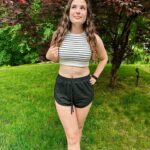 Lexia Hayden Instagram - Search JHJA4 to shop my trendies picks on SHEIN and use coupon Q2Lexia for 15% OFF with the limit of 40 USD  #SHEINforAll  #saveinstyle #loveshein #ad  @shein_us @shein_official SHEIN EZwear Summer Striped White Print Crop Tank Top White Tops ID 12587639