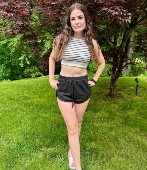 Lexia Hayden Instagram - Search JHJA4 to shop my trendies picks on SHEIN and use coupon Q2Lexia for 15% OFF with the limit of 40 USD
 #SHEINforAll  #saveinstyle #loveshein #ad 
@shein_us @shein_official 
SHEIN EZwear Summer Striped White Print Crop Tank Top White Tops
ID 12587639