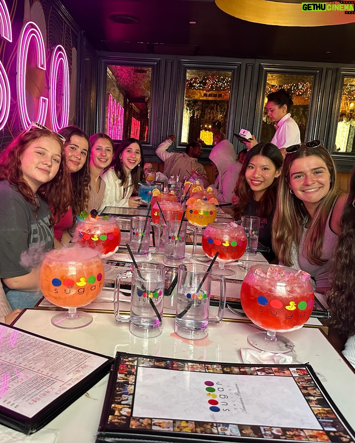Lexia Hayden Instagram - Thank you @sugarfactorytimesquare @thesugarfactory for hosting me & my friends! The food was delicious and those drinks were so magical. The dessert was unreal. We all had a blast!