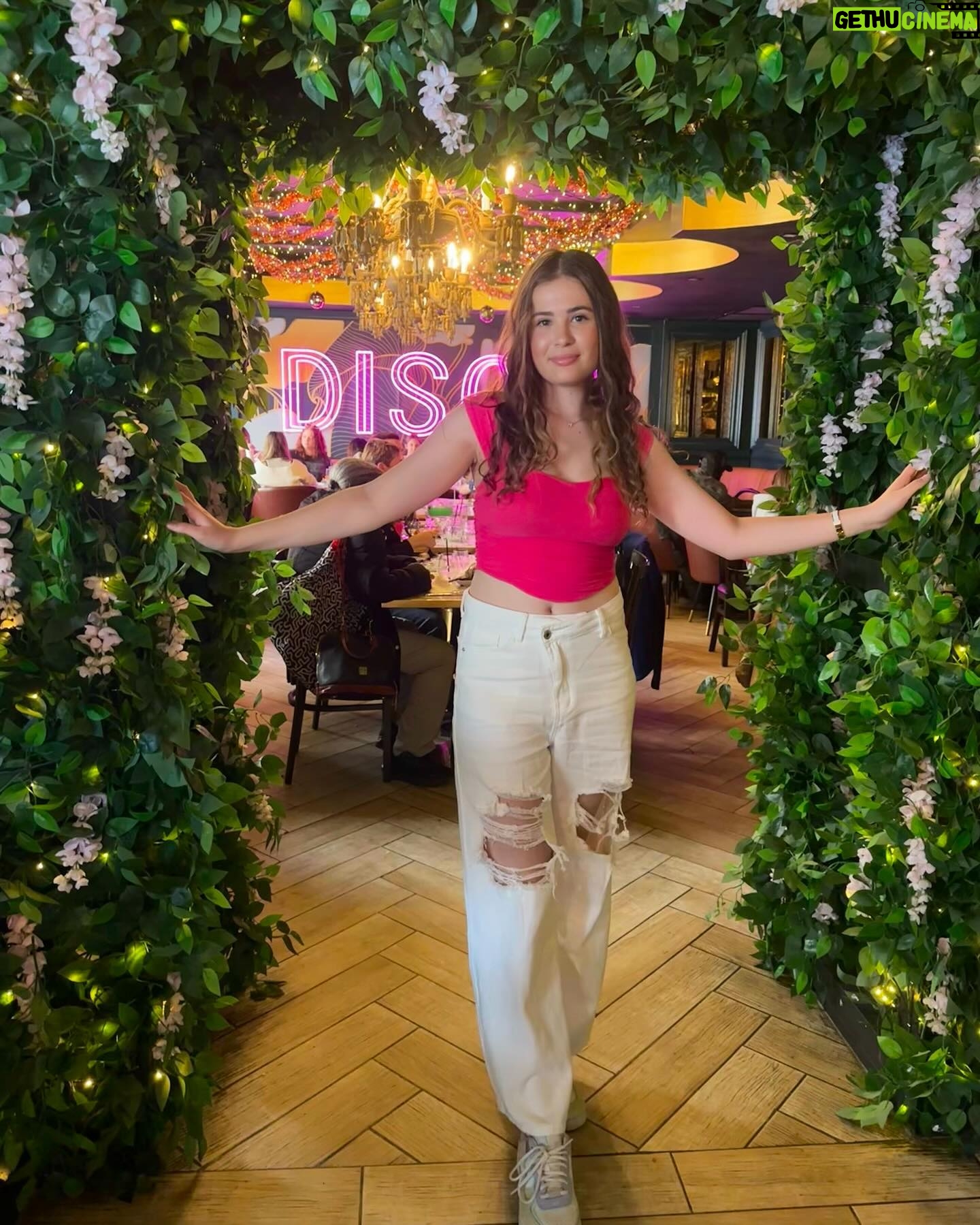 Lexia Hayden Instagram - Thank you @sugarfactorytimesquare @thesugarfactory for hosting me & my friends! The food was delicious and those drinks were so magical. The dessert was unreal. We all had a blast!