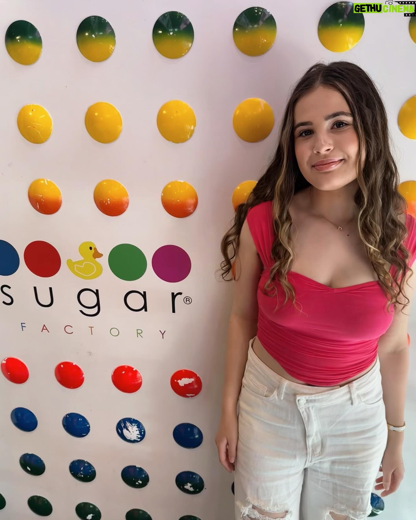 Lexia Hayden Instagram - Thank you @sugarfactorytimesquare @thesugarfactory for hosting me & my friends! The food was delicious and those drinks were so magical. The dessert was unreal. We all had a blast!
