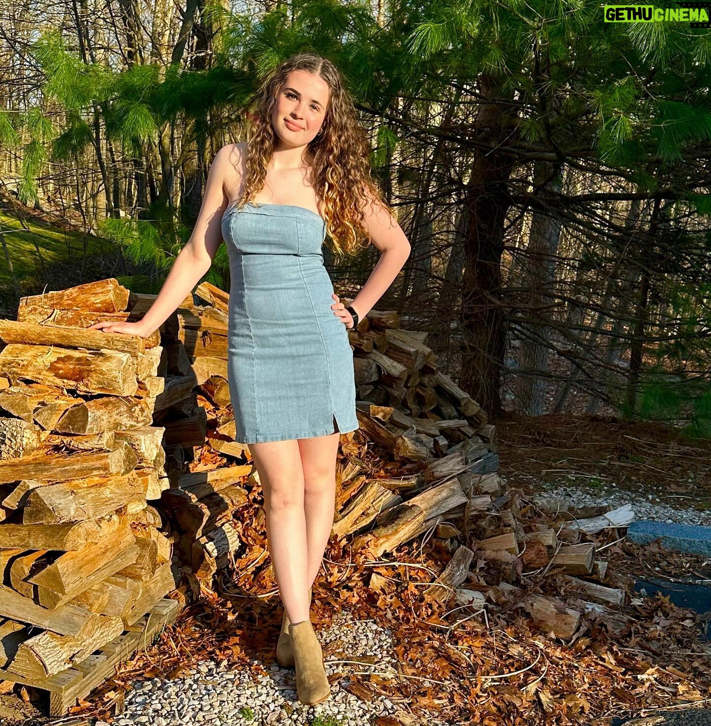 Lexia Hayden Instagram - 2024 SHEIN Music Fest @sheinofficial @shein_us SHEIN MOD Blue Summer Bodycon Dress Split Hem Tube Denim Dress ID: 14553291 Coupon code: MFLexia (Extra 15% off) #SHEINmusicfest #SHEINforAll #loveshein #ad