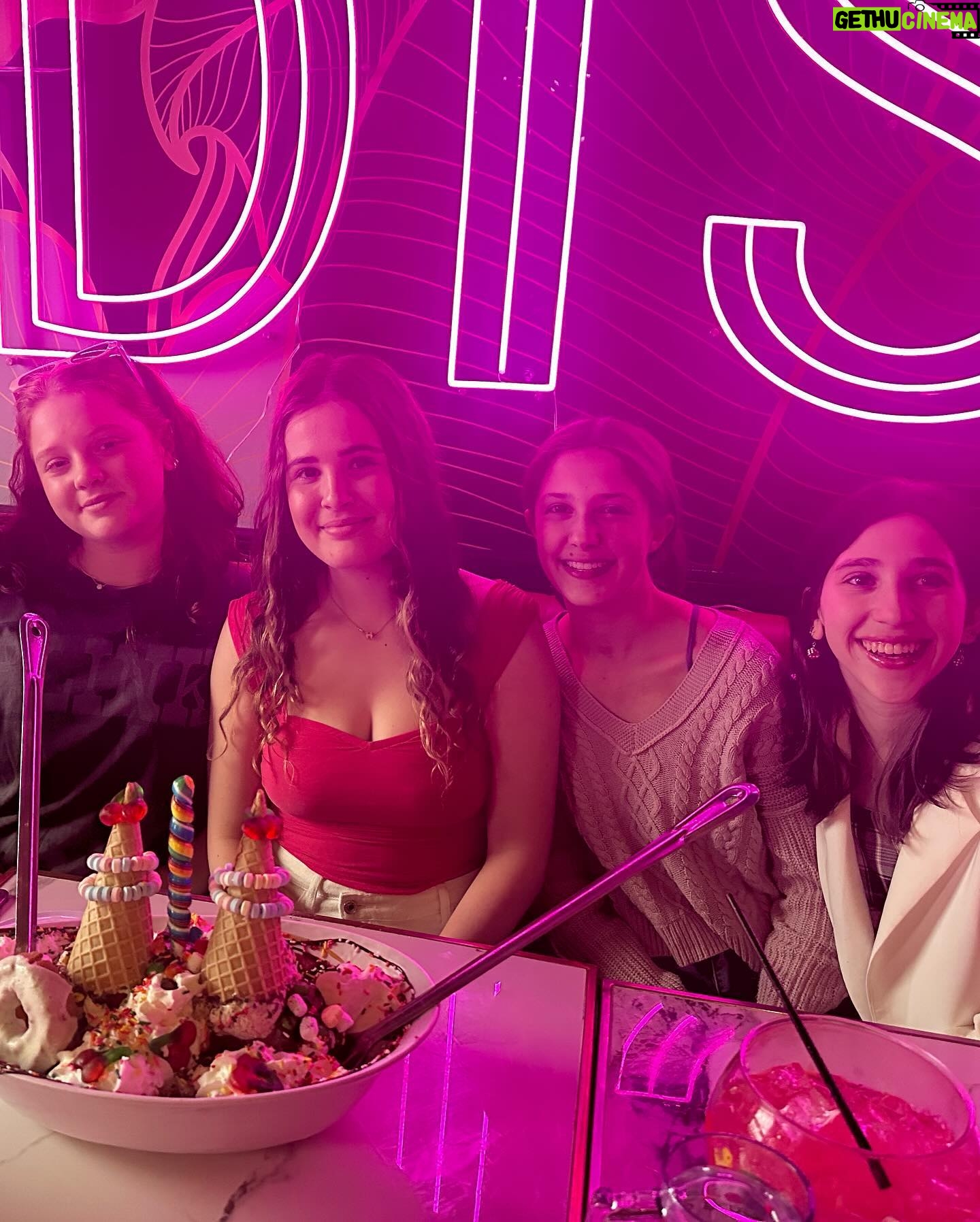 Lexia Hayden Instagram - Thank you @sugarfactorytimesquare @thesugarfactory for hosting me & my friends! The food was delicious and those drinks were so magical. The dessert was unreal. We all had a blast!