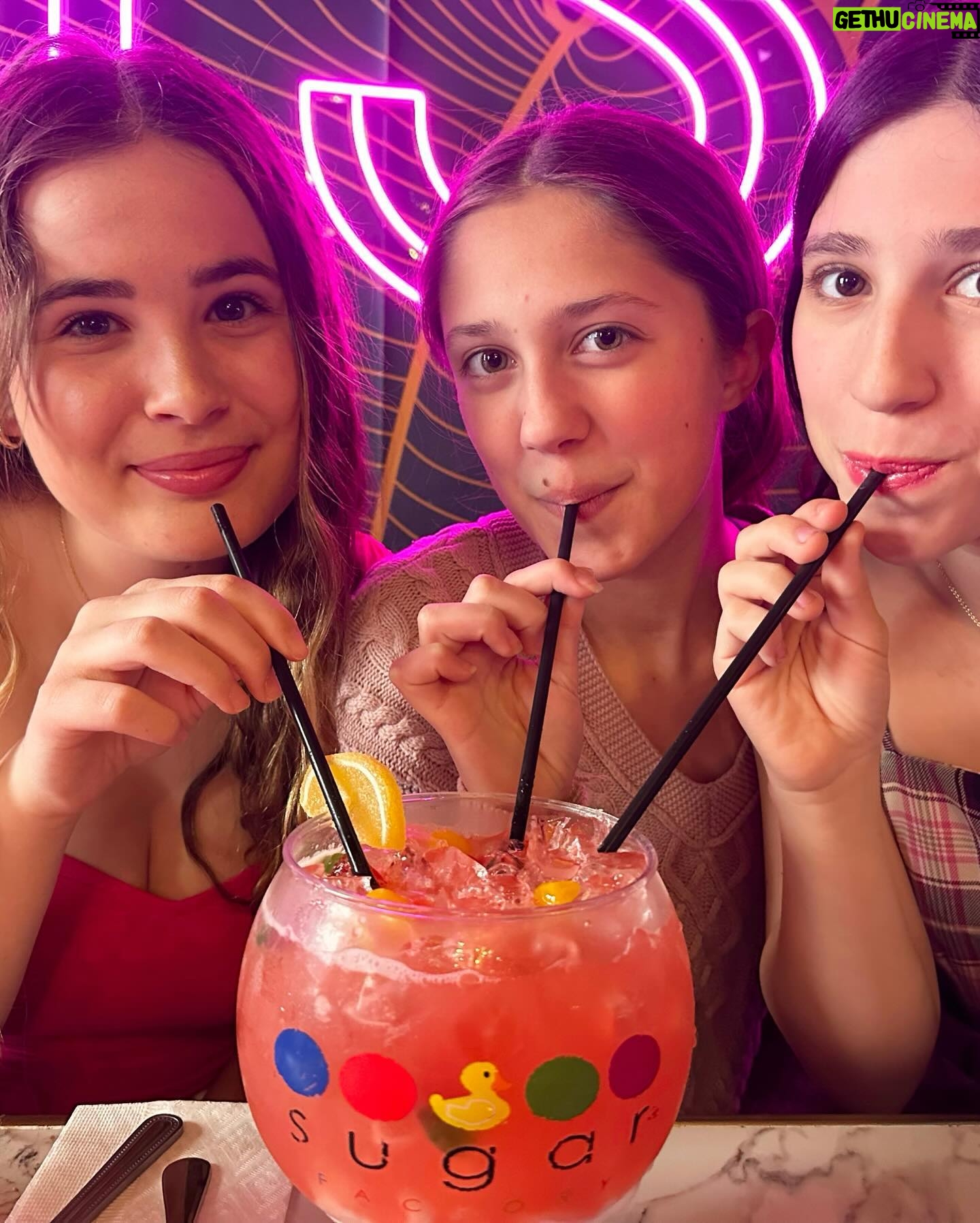 Lexia Hayden Instagram - Thank you @sugarfactorytimesquare @thesugarfactory for hosting me & my friends! The food was delicious and those drinks were so magical. The dessert was unreal. We all had a blast!