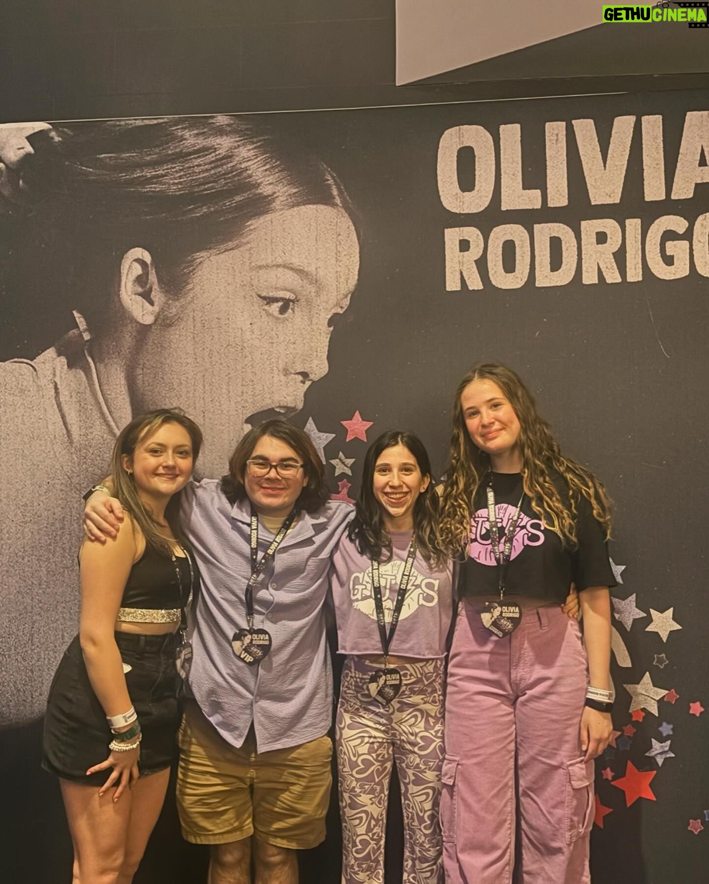 Lexia Hayden Instagram - Had the best time at @oliviarodrigo @livieshq 💜🦋