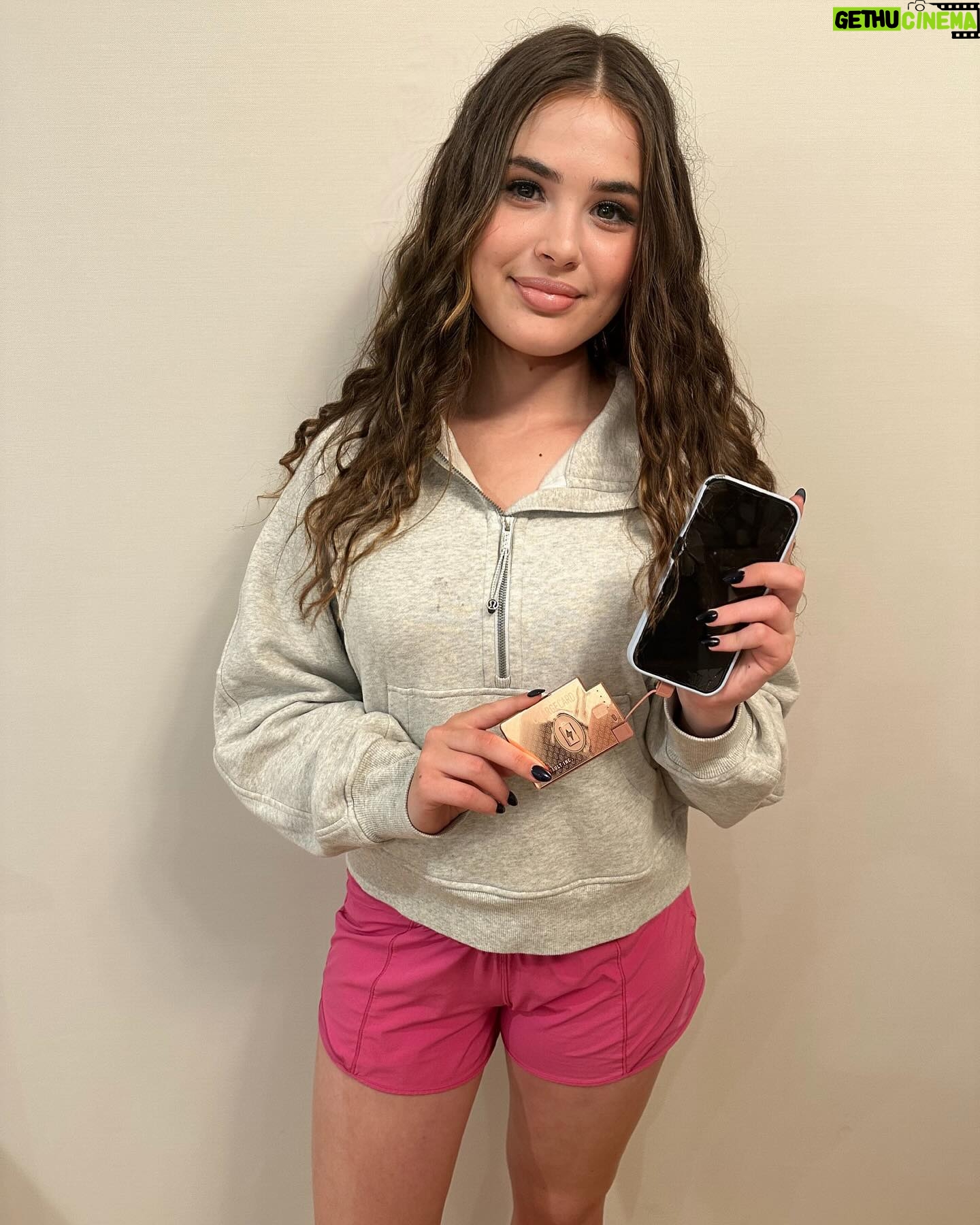 Lexia Hayden Instagram - Lightweight, thin, fits everywhere.. phone charger. Thank you @aquavault #aquavault #chargecard #portablecharger