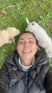 Leyla Bilginel Instagram - İnsanlardan öyle bıkmışız Kİ! Kurban olsunlar bu hayvanlara! Çok daha değerliler benim için! Ve çok seviyorum onları! TAKİPTE olun canlar öyle güzel şeyler hatırlayacak umut dolacak mutlu olacaksınız ki! Çanakkale’de bir başlangıç bir tarihe şahitlik edeceğiz ☺️🙏