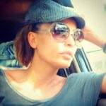 Leyla Bilginel Instagram - Hayattan beklentimiz nedir? Diye sorsam hepimiz önce sağlık sonra mutluluk para o bu şu diye sıralanır! Ama hepimiz önce sağlık deriz. Sağlık yoksa neyin önemi var ki! Gel gör ki bu gün hayata baktığımızda nedense kendimizi sağlıksız yapmak için elimizden geleni yapıyoruz! Stres en baş detayımız. Bunlardan sıyrılmak sağlıklı bir zihin öncelikle sonra sağlıklı bir bedene nasıl sahip olabiliriz. Herkes elli bin tane açılmış bu konuda kamplara programlara eğitimlere katlıyor. Sonuç? Orada. O alandan çıkana kadar ok sonrası yine bildiğiniz hayat devam ediyor. Bence her biri için ayrı ayrı kamplarla değilde hepsinin bir arada olduğu. Yani zihin, ruh ve organ detoksuyla ciddi bir değişime imza atabiliriz! Rabbim ömür versin sizler için çok güzel bir oluşum içindeyim. Rabbim o gücü versin özellikle ergenler gençler için çok güzel planlarım var! Az bir zaman kaldı. İşte öyle ordan burdan havadan paralar kazanılmayınca helalinle iş yapınca yavaş yavaş damlaya damlaya toparlıyoruz emeklerimizi. Ve bu emekleri yine kata yalıya nasıl sahip olurumla değil de… toprağa vatana çoçuklara hayvanlara nasıl faydam olur arzusu içinde yol alıyoruz. Sabırla ama sağlam yol olmamıza vesile kılsın Cenab-ı hak 🥰🙏 #sağlık #saglik #saglikliyasam #doğal #doğalbeslenme #detoks