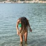 Leyla Bilginel Instagram – Çocuklar gibi şendi kadın! Doğa onun en sevdiği oyuncağı… hayat seni çok seviyorum! Ve biliyorum Kİ insanlar hayatı suçluyor. Oysa gerçek suçlu biziz. Neden mi ? Çünkü hayat gerçekten çok güzel ve yaşanır kolaylıkta. Hayatı zorlaştıran biz insanlarız! ☺️🙏🧡