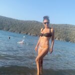 Leyla Bilginel Instagram - Aşk bir başkalaştırıyor ruhumu! Hayatın ikinci kısmında deli dolu aşk ve hayat bizi bekliyor bunu tüm kalbimle hissediyorum aşk 🧡 çok sev bu kadını çoook sev aşkla sev emi! 🤗♥️
