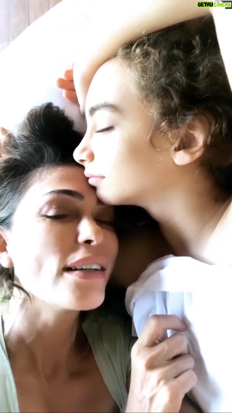 Leyla Bilginel - 8.1K Likes - Oğlum aşkım büyüdün. Bu hem mutlu ediyor insanı hemde küçüklüğündeki hallerini özlüyorum! Bebekliği olsun çocukluğu olsun! Bu yüzden yeni anne olanlar bol bol video ve fotoğraf çekin. ☺️🙏❤️ Hayırlı bayramlar olsun güzel canlar ☺️🌺