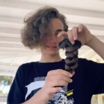 Leyla Bilginel Instagram – Oğlumun seçimlerine hiç karışmam! Eğer fikrimi sorarsa beyan ederim! Veya bir konu olduğunda hem pozitif hem negatif tarafını açıklarım ve karar senin Kayra derim! Ve onun üzerine açıklama net olunca kararının sonucunu daha düşünerek hareket ediyor. Ve işte bir değişiklik istedi herkesin çok sevdiği o uzun saçlar kısaldı 😁 biz çok beğendik ❤️