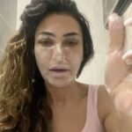 Leyla Bilginel Instagram - Aşk yaşıyorum doğal mis kokulu sabunum… yüz serumum… fermante yüz toniği... fermante saç toniği… saç serumumla! Hem kimyasal içermemiş olmaları hemde sonucun muhteşem olması ve herkesin mutlu olmamasına sebep olan doğal fermante Leyla Bilginel ürünleri bir denenmeli!