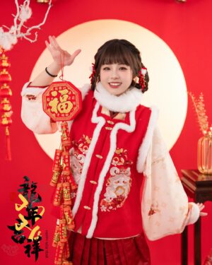 Li Chun Cho Instagram - 新年快樂🧧初一快樂🎉
祝大家賺錢快快樂樂😝
📷/ @chubiphoto