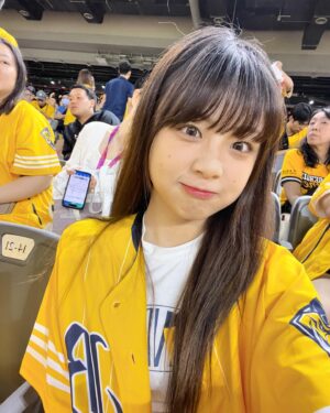 Li Chun Cho Instagram - -終於來大巨蛋了！
我現在在一大坨藍色中間發黃色的文😅合理嗎
@rin_ir__ 可能會殺掉我
先發個不自殺聲明～