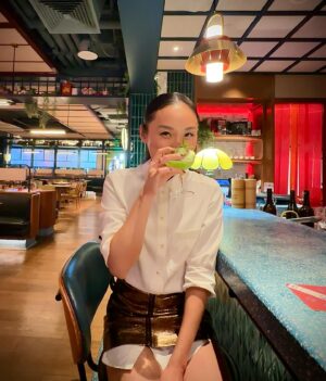 Li Jun Li Instagram - My stay at the @oppositehouse, designed by @kkaa_official, was an architectural dream. I went to interior design school briefly a while back and this stay has inspired me to go back and rearrange my nyc home. 😆 Thank you for having me, and for your perfectly curated hospitality!
Now if only I can get those stars and the pool …..