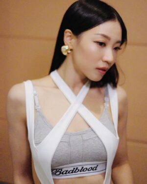 Li Sum Ling Instagram - .
多謝大家鼓勵🫂
放心 我會好快好返

非常榮幸可以同 @dearjaneofficial 一齊演出
希望大家鍾意我哋今次嘅表演🤘🏽
可惜完左冇得影相
🤞🏼

深深感受到腎上腺素嘅力量
My back will be back in the game!!!!
See you soon ✌🏽

Styling by @danitorial 
Make up by @ki.neks_ho 
Hair by @kristywailing @ricky.lyh 
Photo by @jennyfung.work 
Thanks our amazing team💕