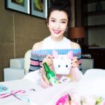 Li Bingbing Instagram – 回到家乡哈尔滨，还真有点近乡情怯呀😌😌！感谢粉丝和父老乡亲们，让我找(吃)回(到)了许多童年的回忆💐🍹🥖🍮💖，只可惜没吃着糖蒜，下次回来再补上～😋😋