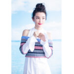 Li Bingbing Instagram – 🌞🐬🌴☁️🌊猜猜我在哪？