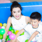 Li Bingbing Instagram – Rainy day has never be a problem for me and my nephews!😜🍭🥁🎡🎈