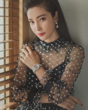 Li Bingbing Instagram - The outfit for the day 😘❤️💕#themeg #libingbing