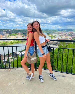 Lia McHugh Instagram - Someone teach us how to pose 👭
