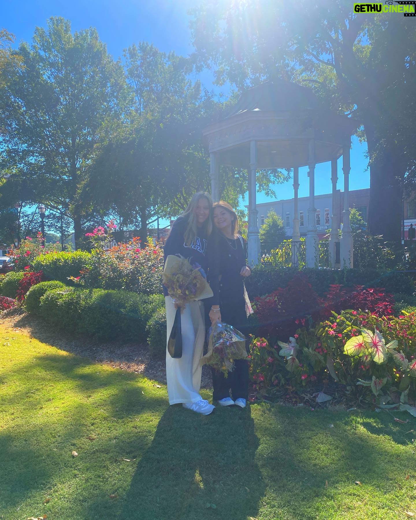 Lia McHugh Instagram - Happy birthday to my best friend, love you Taylor 🤍💐