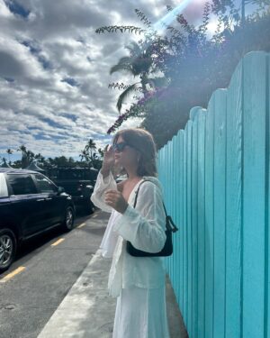 Lia McHugh Instagram - Hawaii dump 🌴