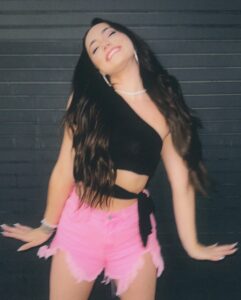Liana Ramirez Instagram - cheesin’ cause life’s good🖤
